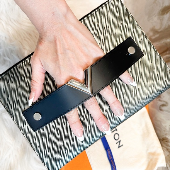 Louis Vuitton Limited Edition Essential V Platine Epi Strap Clutch Pouch - - Picture 5 of 9